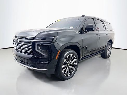 Used 2025 Chevrolet Tahoe High Country AWD/4WD image 3