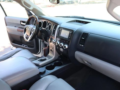 Used 2016 Toyota Sequoia Platinum RWD image 25