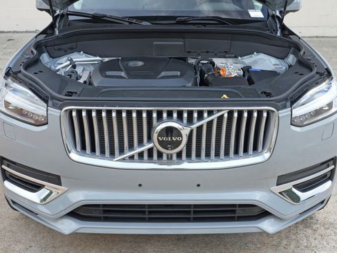 Used 2025 Volvo XC90 T8 Plus w/ Protection Package Premier AWD/4WD image 8