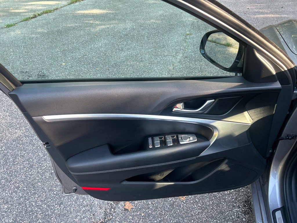 Used 2026 Genesis G70 2.5T RWD image 14