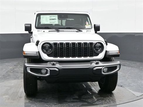 Used 2024 Jeep Gladiator Sport image 7