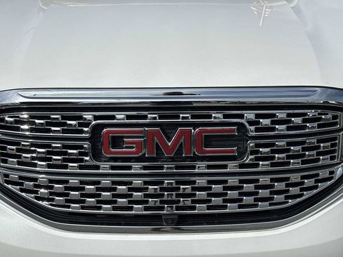 Used 2018 GMC Acadia Denali w/ Technology Package AWD/4WD image 33