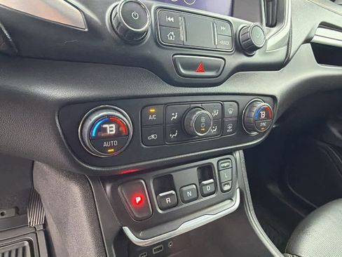 Used 2020 GMC Terrain SLT image 14