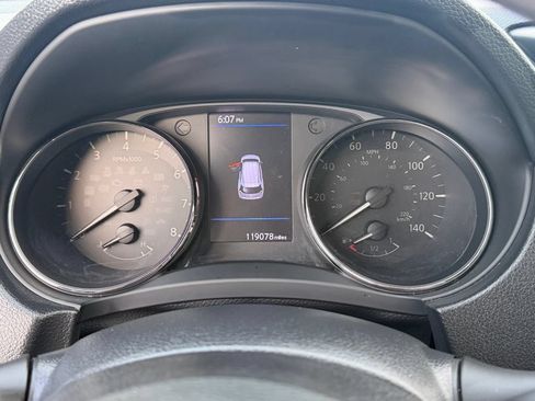 Used 2018 Nissan Rogue S FWD image 14