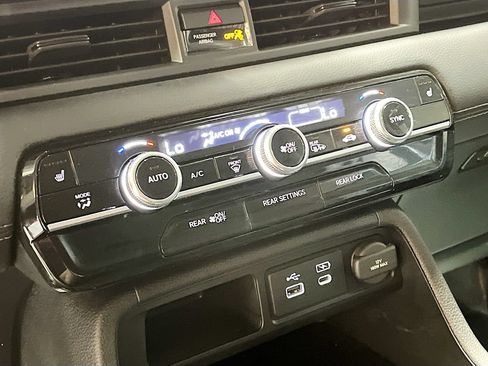 Used 2025 Honda Pilot EX-L image 15