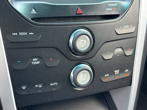 Used 2015 Ford Explorer XLT w/ Equipment Group 202B FWD image 21