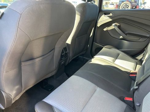 Used 2019 Ford Escape SE image 12