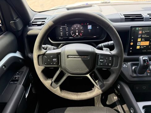 Used 2023 Land Rover Defender 90 V8 AWD/4WD image 21