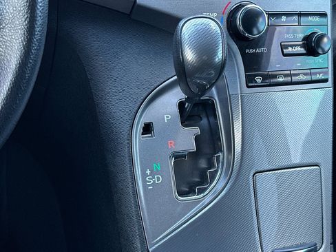 Used 2014 Toyota Venza LE image 24