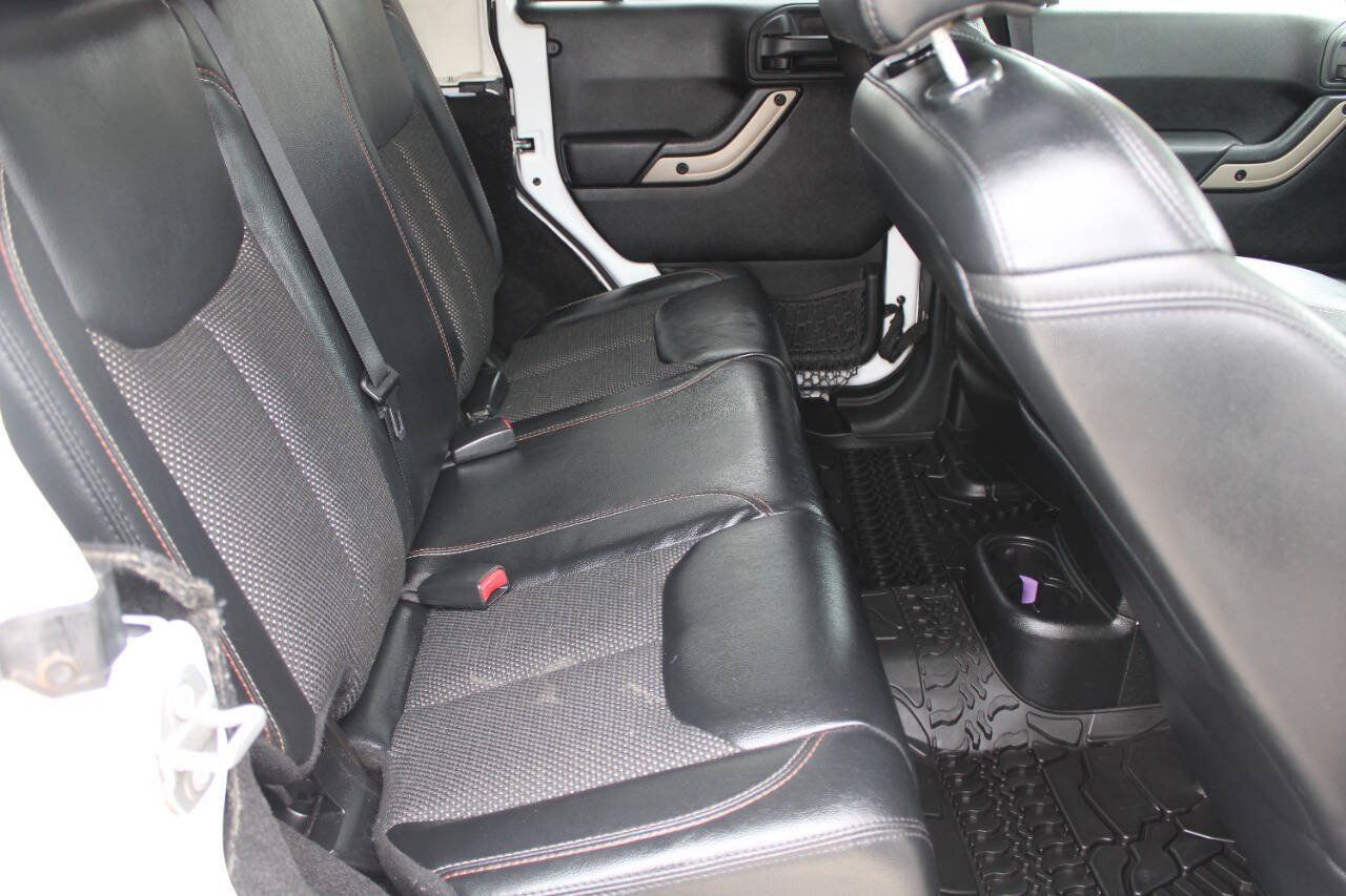 Used 2016 Jeep Wrangler Unlimited Sahara AWD/4WD image 6