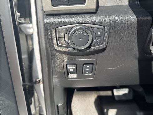 Used 2019 Ford F150 Lariat w/ Equipment Group 502A Luxury AWD/4WD image 19