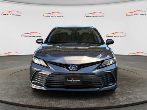 Used 2021 Toyota Camry LE FWD image 3