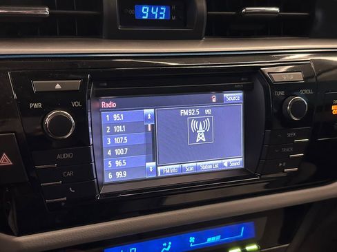 Used 2016 Toyota Corolla LE FWD image 13