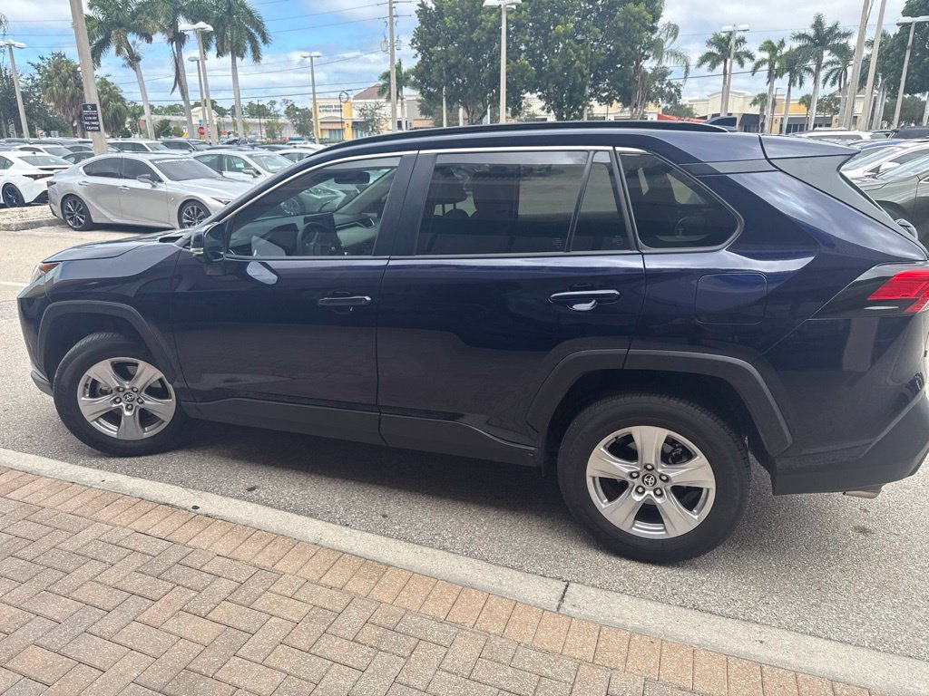 Used 2021 Toyota RAV4 XLE w/ Convenience Package FWD image 7