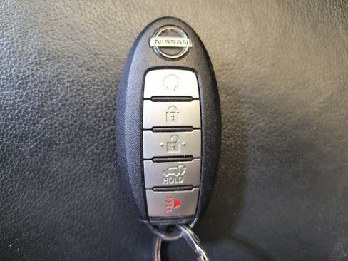 Used 2017 Nissan Pathfinder Platinum AWD/4WD image 32