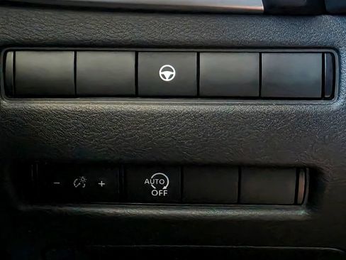 Used 2023 Nissan Rogue SV FWD image 17