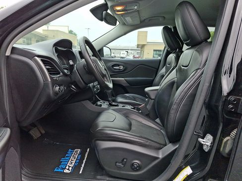 Used 2019 Jeep Cherokee Latitude Plus w/ Comfort/Convenience Group AWD/4WD image 13