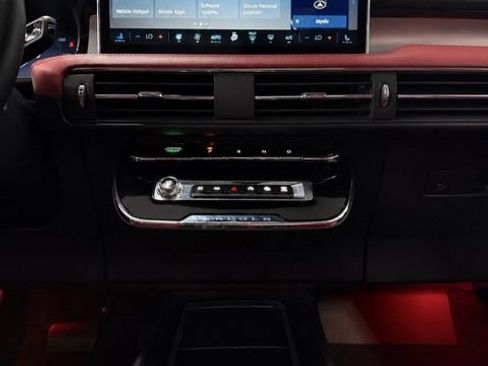 Used 2025 Lincoln Corsair Reserve w/ Equipment Group 202A AWD/4WD image 24