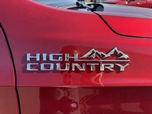 Used 2024 Chevrolet Suburban High Country w/ Advanced Technology Package image 44