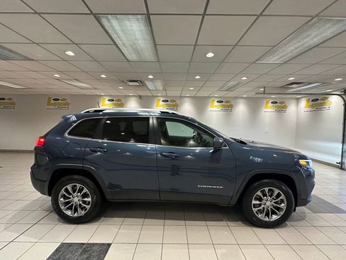 Used 2019 Jeep Cherokee Latitude Plus w/ Cold Weather Group image 3