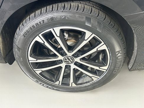 Used 2025 Volkswagen Jetta Sport image 11