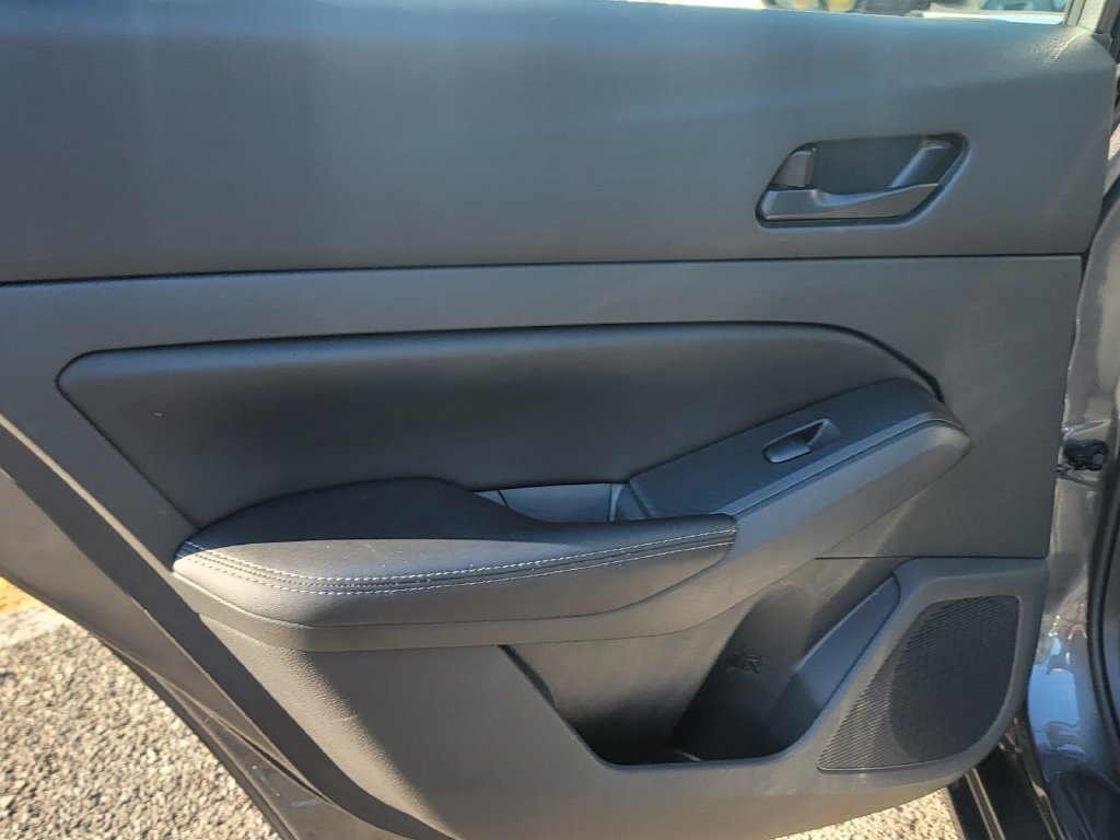 Used 2025 Nissan Altima 2.5 SV FWD image 14
