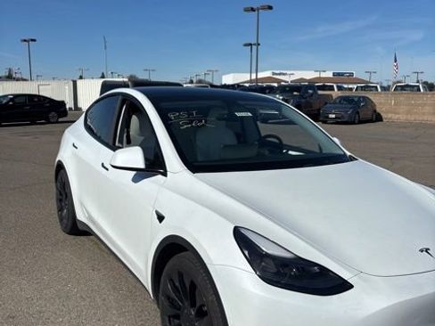 Used 2022 Tesla Model Y Performance image 2