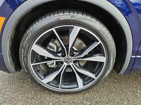 Used 2022 Volkswagen Tiguan SEL R-Line image 9