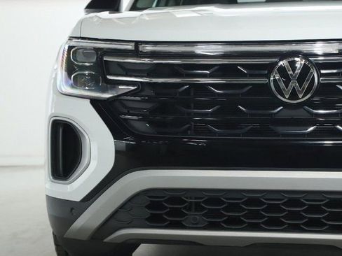 Used 2025 Volkswagen Atlas Peak Edition SE image 6