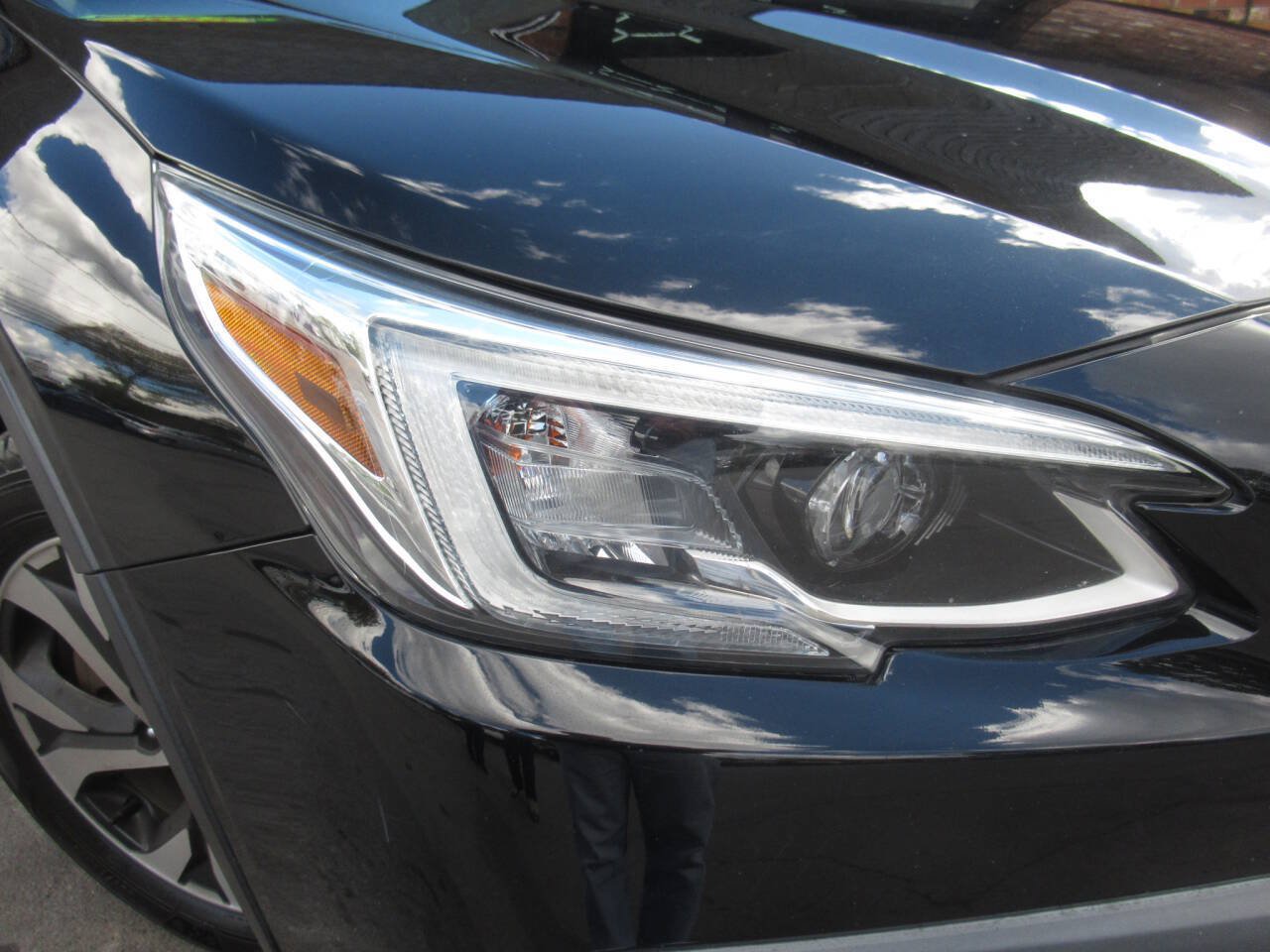 Used 2020 Subaru Outback Limited AWD/4WD image 2