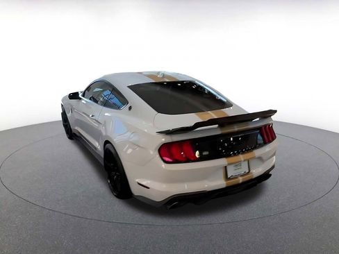 Used 2022 Ford Mustang Shelby GT500 w/ Technology Package RWD image 11