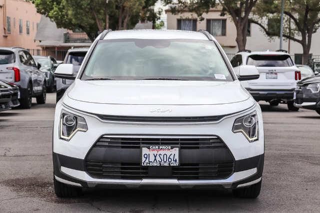 Used 2024 Kia Niro EX FWD image 3