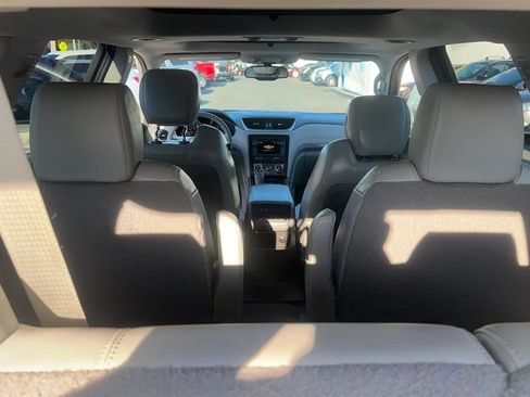 Used 2017 Chevrolet Traverse LT image 20