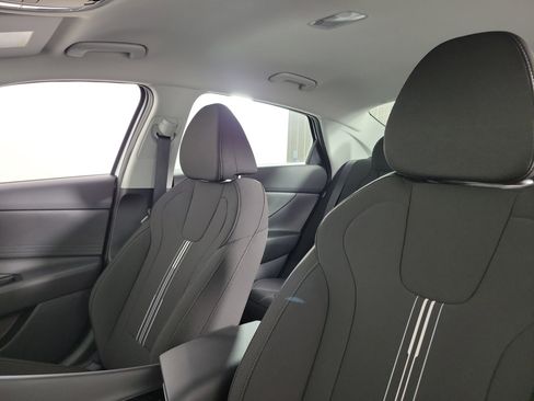 New 2025 Hyundai Elantra Blue image 27