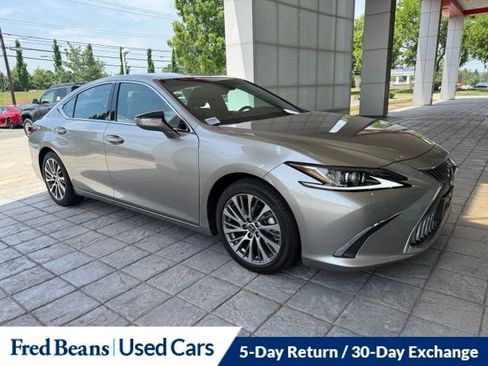 Used 2020 Lexus ES 350 w/ Premium Package FWD image 2