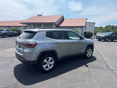 Used 2018 Jeep Compass Latitude w/ Popular Equipment Group AWD/4WD image 8
