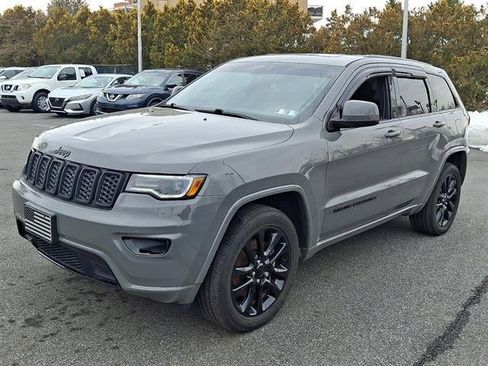 Used 2021 Jeep Grand Cherokee Laredo X image 3