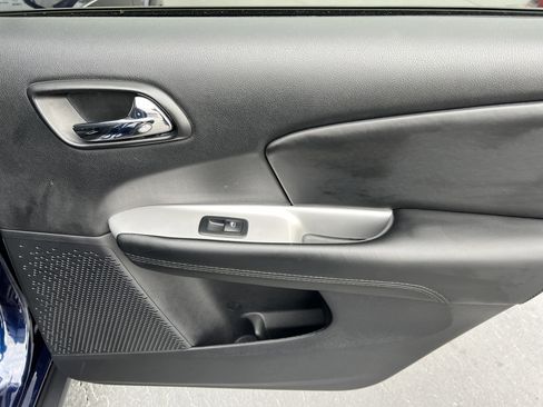 Used 2020 Dodge Journey SE image 16