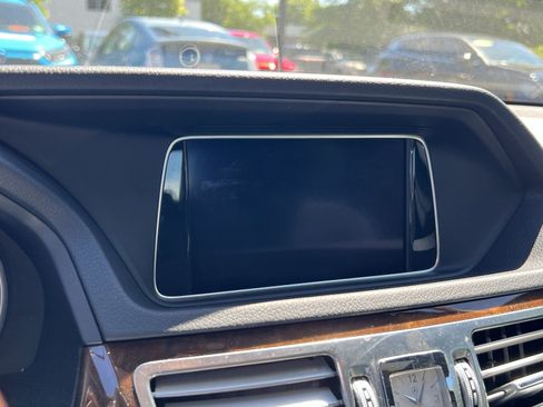 Used 2014 Mercedes-Benz E 350 4MATIC Sedan image 16