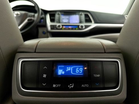 Used 2018 Toyota Highlander Limited AWD/4WD image 30
