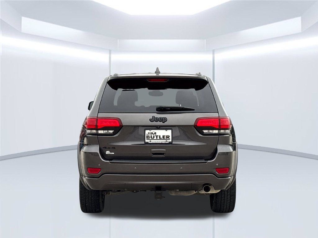 Used 2018 Jeep Grand Cherokee Altitude AWD/4WD image 4