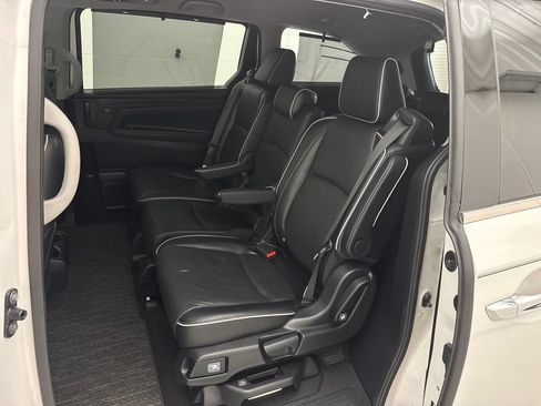 Used 2023 Honda Odyssey Elite image 45