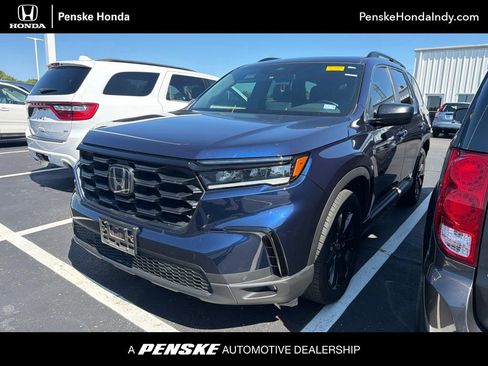 Used 2025 Honda Pilot Sport image 1