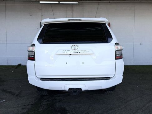 Used 2016 Toyota 4Runner SR5 image 17