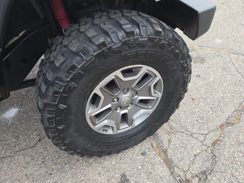 Used 2015 Jeep Wrangler Unlimited Rubicon w/ Connectivity Group image 10