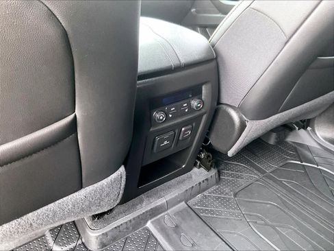 Used 2023 Chevrolet Traverse Premier w/ LPO, Floor Liner Package AWD/4WD image 29