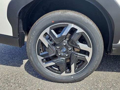 Certified 2025 Subaru Forester Limited w/ Popular Package image 5