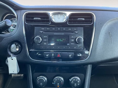 Used 2014 Chrysler 200 Limited FWD image 11