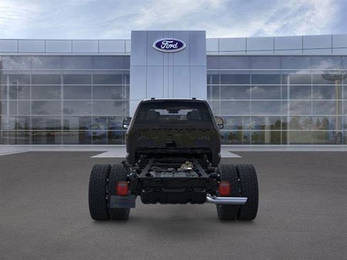 New 2026 Ford F550 4x4 Crew Cab image 5
