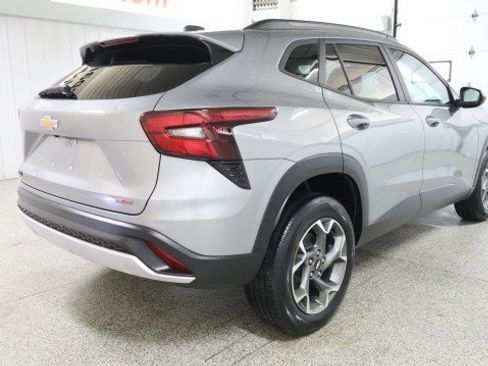 Used 2025 Chevrolet Trax LT FWD image 6